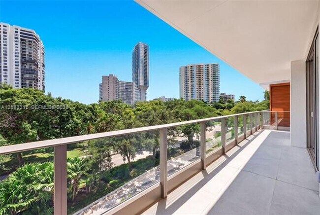 Building Photo - 2200 Brickell Ave