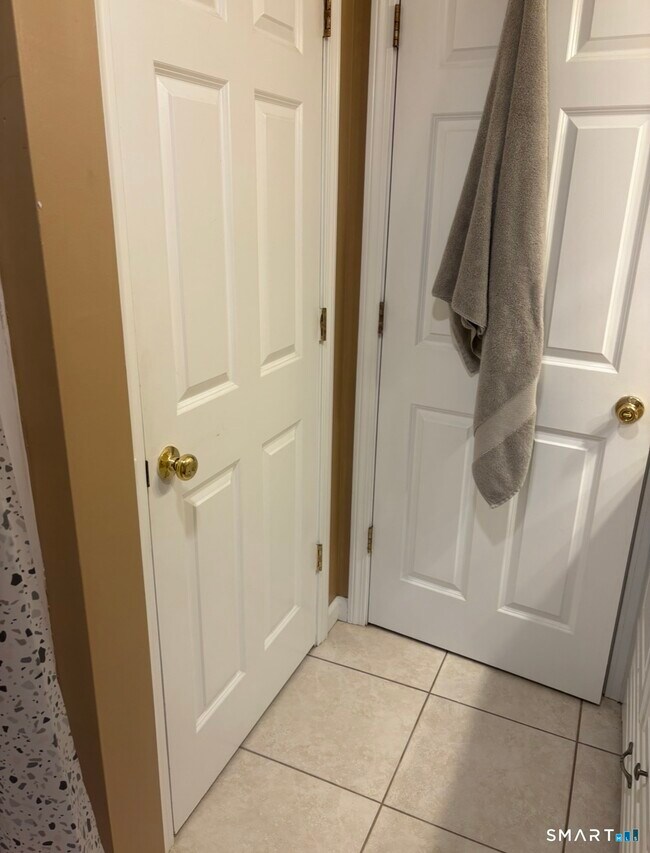 Building Photo - 939 N Main St