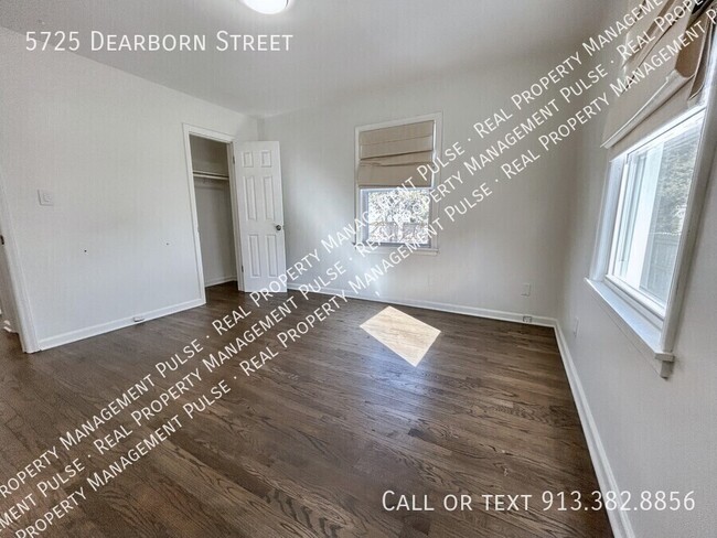 Building Photo - 3-Bed, 2-Bath Home for Rent in Coveted Mis...