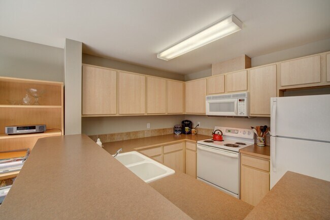 Building Photo - 600 N 85th St