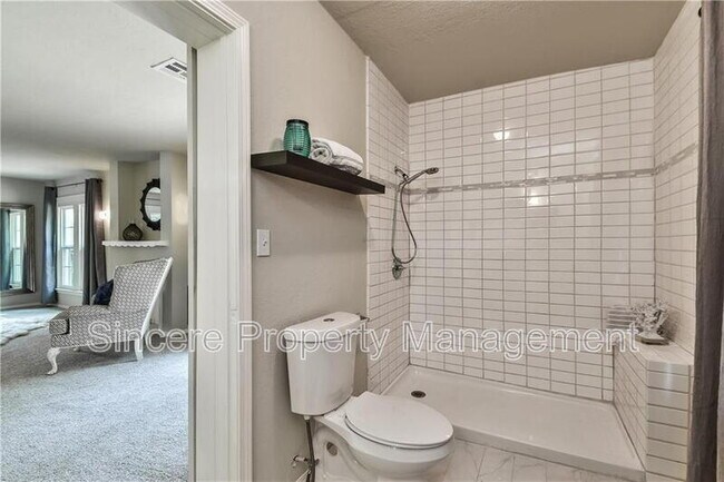 Building Photo - 2217 NW 25th St