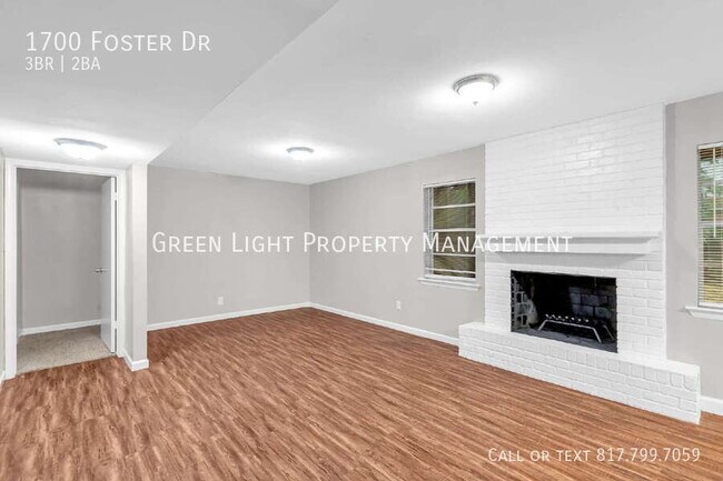 Building Photo - 1700 Foster Dr