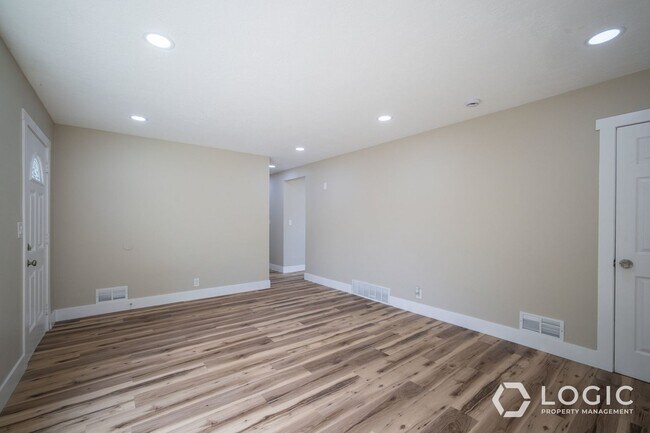 Building Photo - 19 E 1300 S