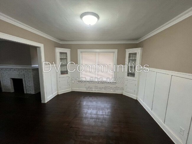 Building Photo - 872 Helmsdale Rd
