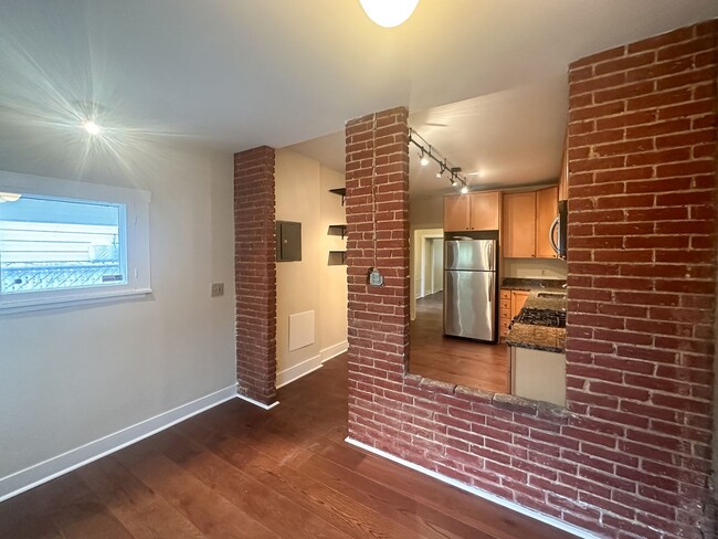 Building Photo - Charming 3Bed/1.5Bath in Hampden