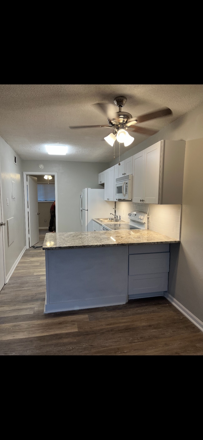 Kitchen walking in - 253 Hayden Rd