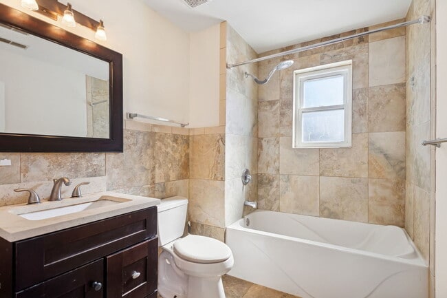 Building Photo - 2011 Brummel St