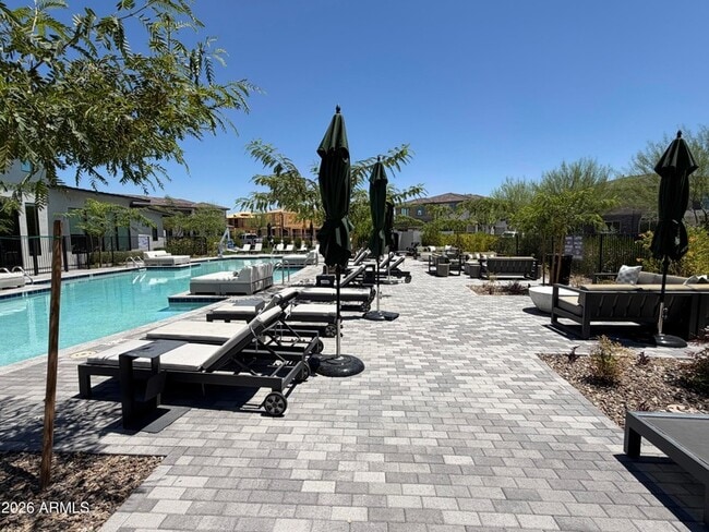 Building Photo - 2121 W Sonoran Desert Dr