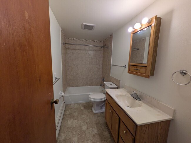 Building Photo - 3 bed / 3 bath House in Deforest!
