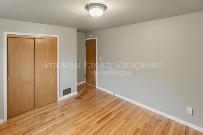 Building Photo - 612 E Walton Ave