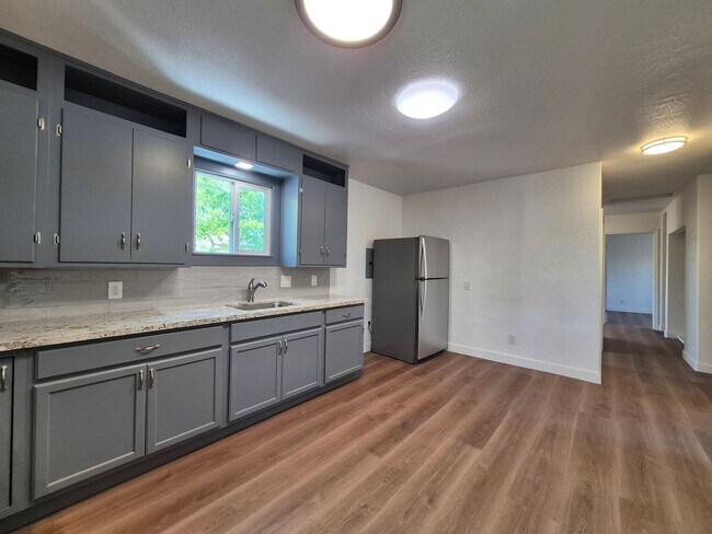 Building Photo - 3 Bedroom Home in NW Santa Rosa