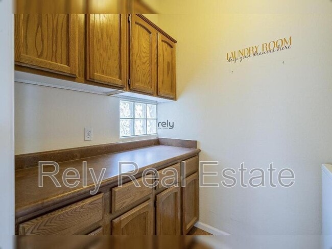 Building Photo - 4605 N Clear Creek Dr