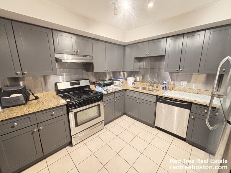 Building Photo - 10 Strathmore Rd