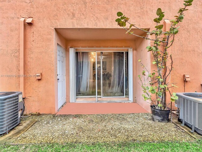 Building Photo - 6747 Sienna Club Dr