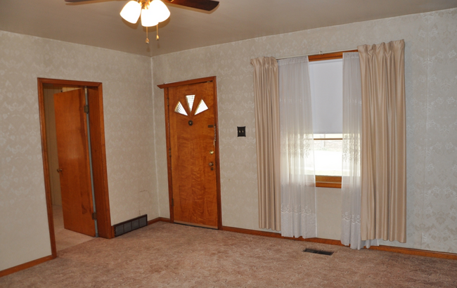 Building Photo - Cute 2 bedroom 1 bath in Lehi!