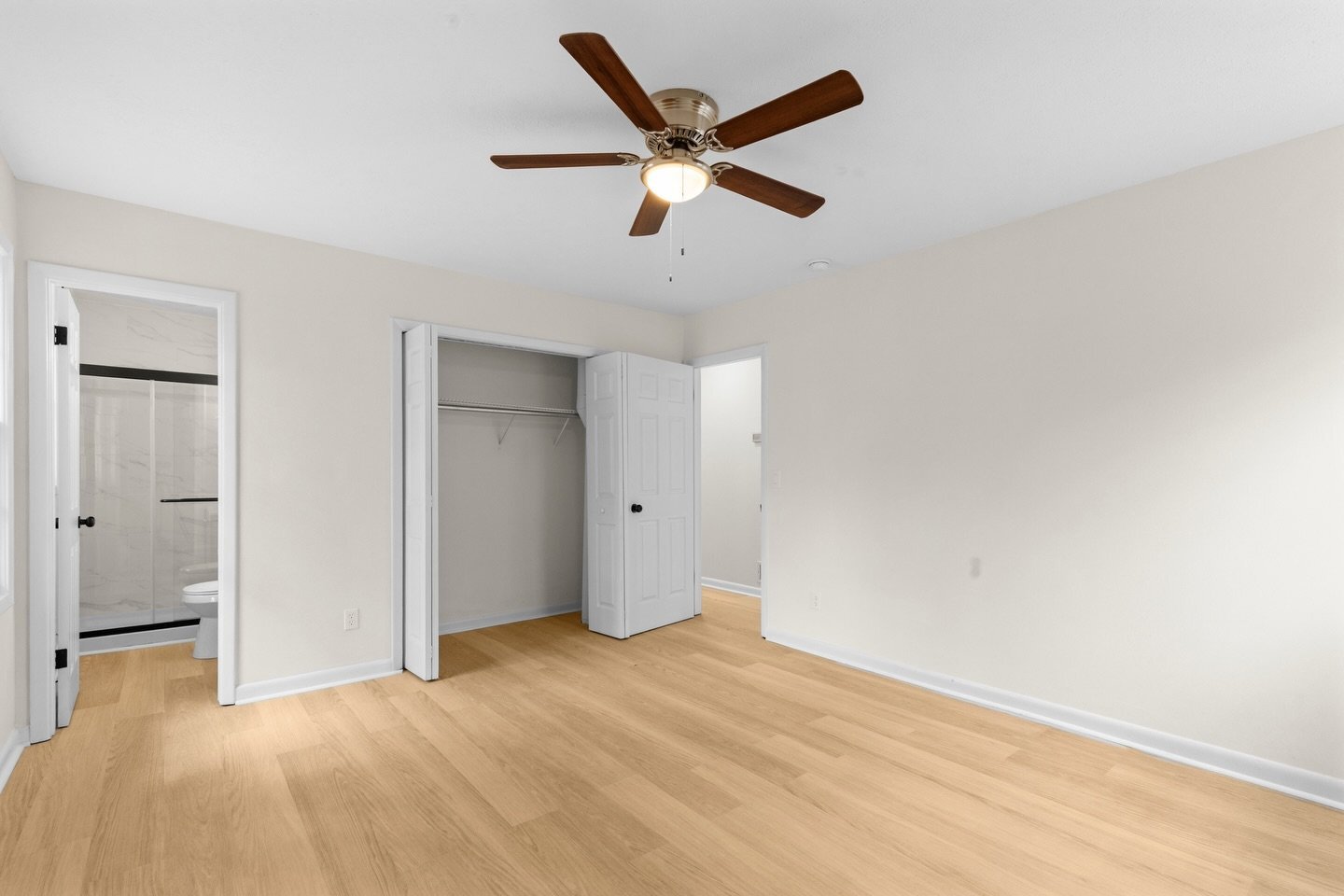 Building Photo - 2347 Greenway Dr