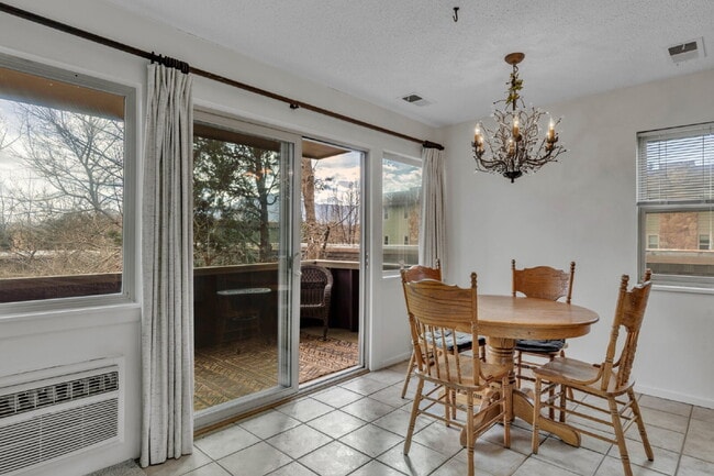 Building Photo - "Charming 2-Bed Oasis in Boulder with Spacious 862 Sq Ft Living!"