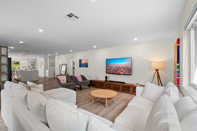 Building Photo - 2421 SW 29th Way