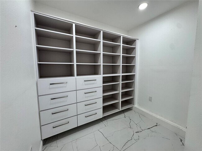 Building Photo - 4324 Pine Lake Dr