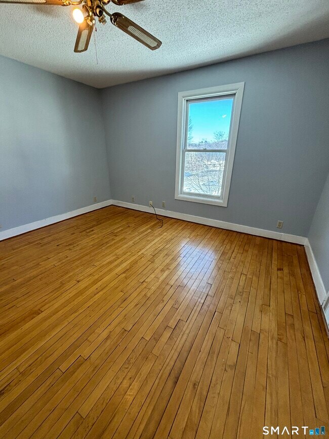 Building Photo - 11 Roberts St