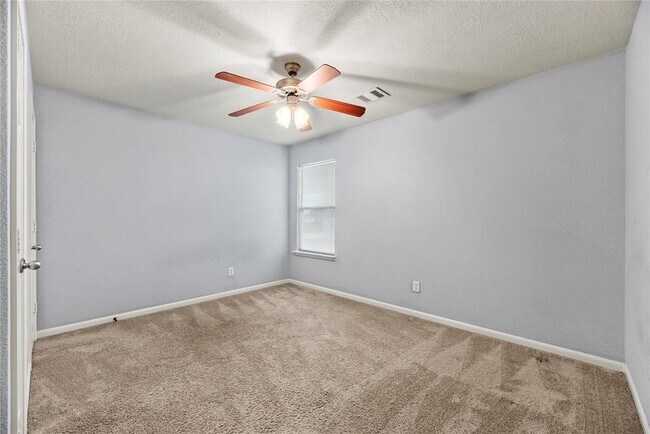 Building Photo - 526 Silky Leaf Dr