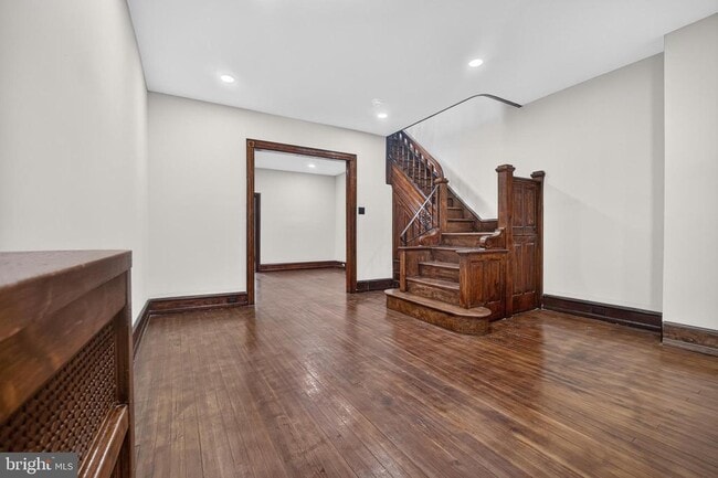 Building Photo - 5452 Catharine St