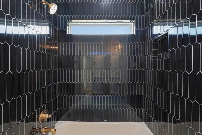 Building Photo - 1008 Fontaine Dr