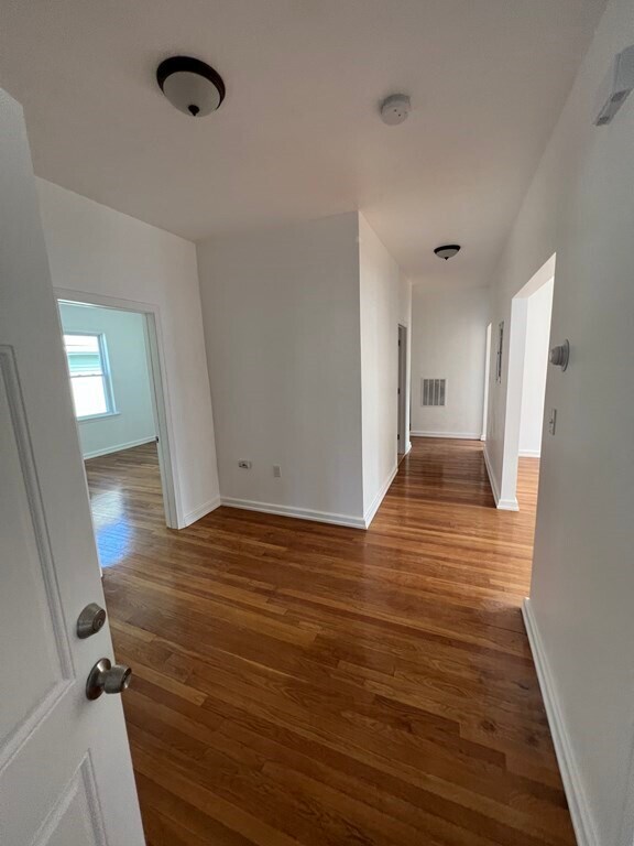 Building Photo - 40 Tennis Rd