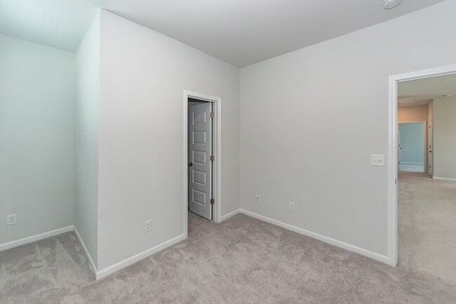 Building Photo - 214 Narrowleaf Ave