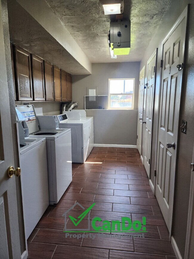 Building Photo - Newly updated 1 bedroom/1 bathroom apartme...