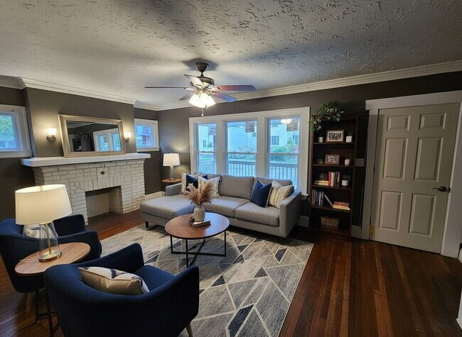 Building Photo - 3658 E 143rd St