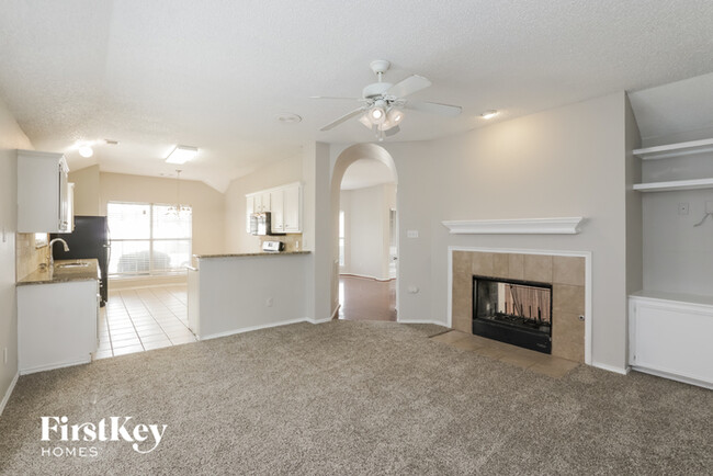 Building Photo - 2500 Crystal Falls Dr