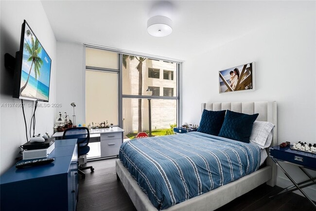 Building Photo - 2900 NE 7th Ave