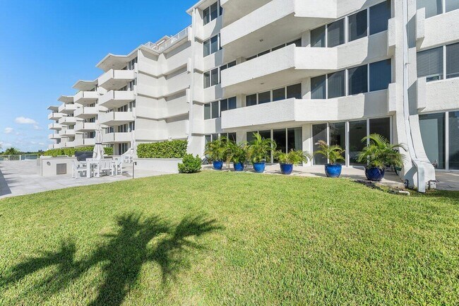 Building Photo - 2773 S Ocean Blvd