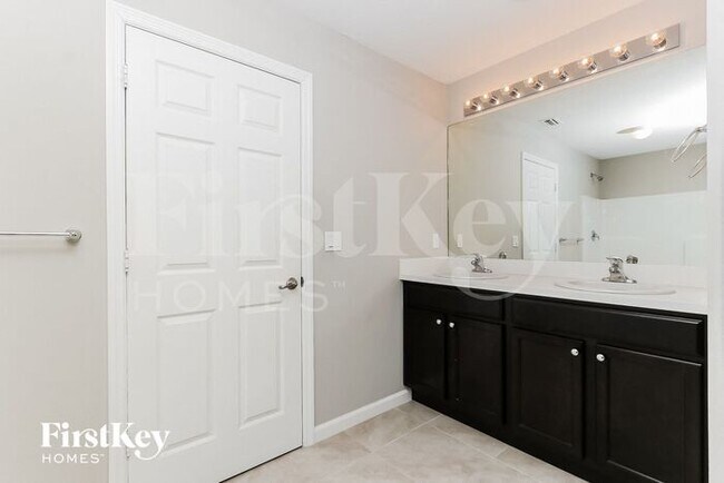 Building Photo - 2568 SW Deckard St