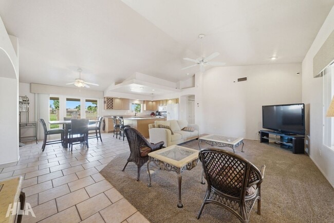 Building Photo - 10390 Fairway Dr