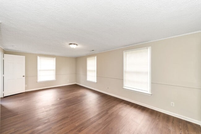 Building Photo - Hot Listing! Modern 3BR/2BA in Talladega –...