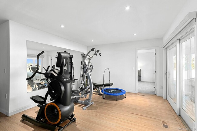 Building Photo - 3 Old Meadow Bend