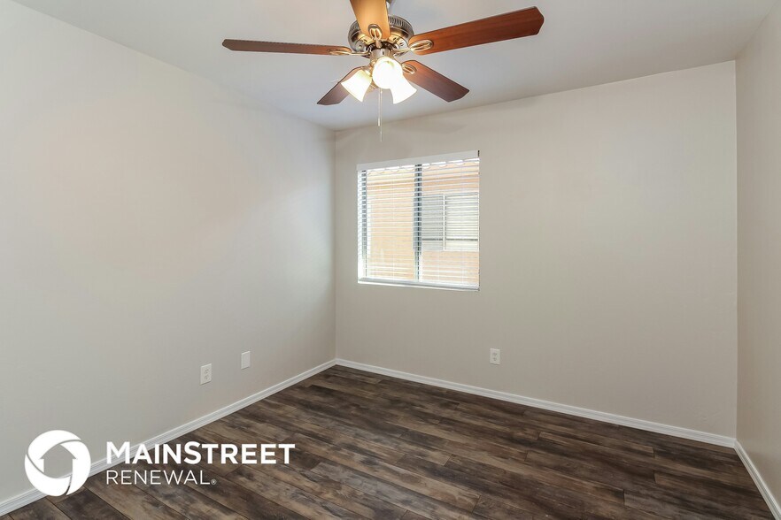 Building Photo - 6933 S Creek Run Ave