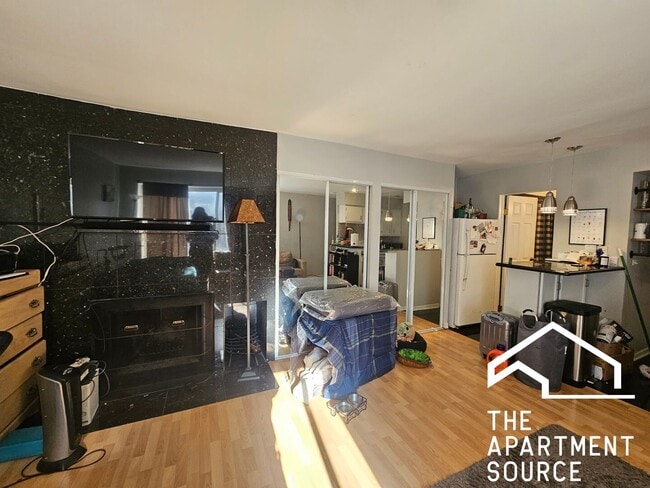 Building Photo - 744 W Gordon Terrace