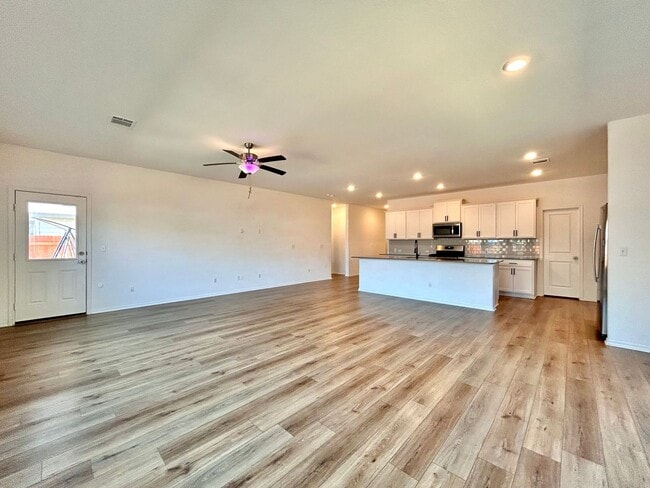 Building Photo - 208 Otter Rd