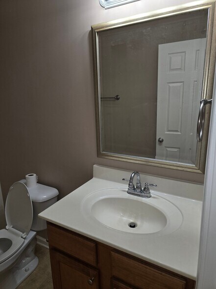 Building Photo - 1750 Pepperwood Way
