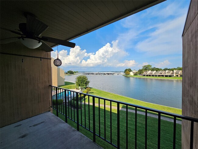 Building Photo - 12600 Melville Dr