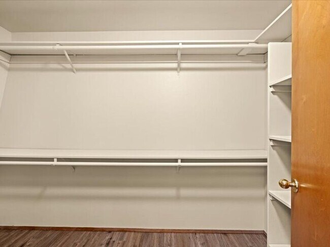 Building Photo - 400 S Morain St