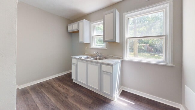 Building Photo - W.130th-Bellaire neighborhood, updated 3 b...