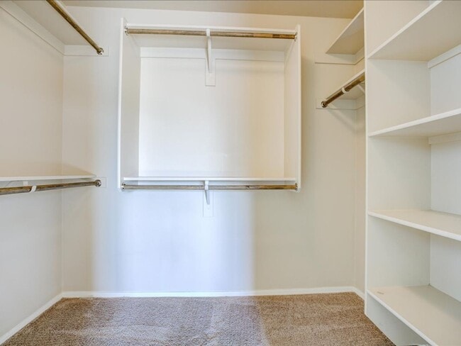 Building Photo - 3 Bedroom 2.5 Bath   $200.00 OFF FIRST FULL MONTHS RENT