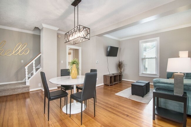 Building Photo - Adorable Millard Home