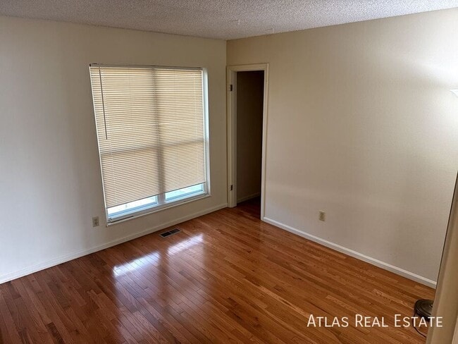 Building Photo - 9415 Brentwood St