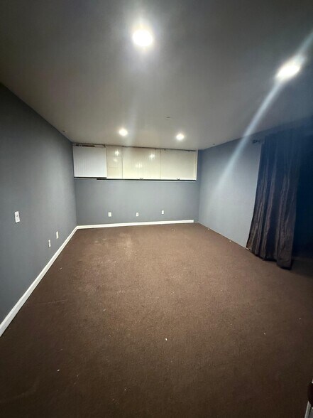 Building Photo - 1221 Windward Ave