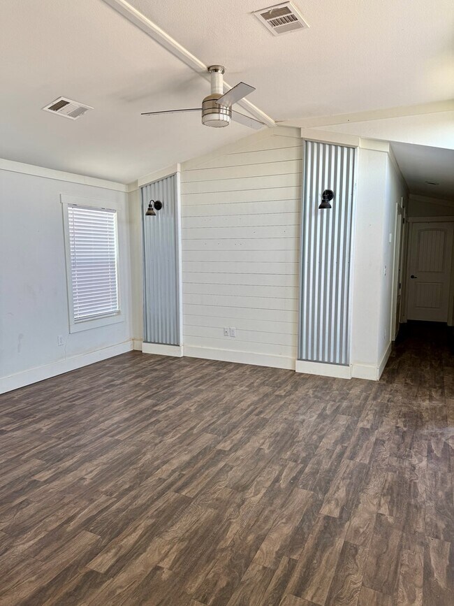 Building Photo - 4537 W Nectarine St